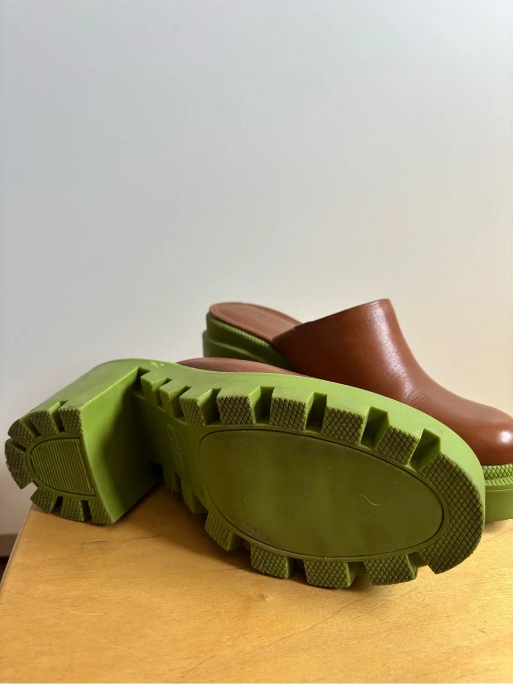 Gianni Bini End-game Leather Platform Mules with Green Rubber Lug Sole - Picture 4 of 5